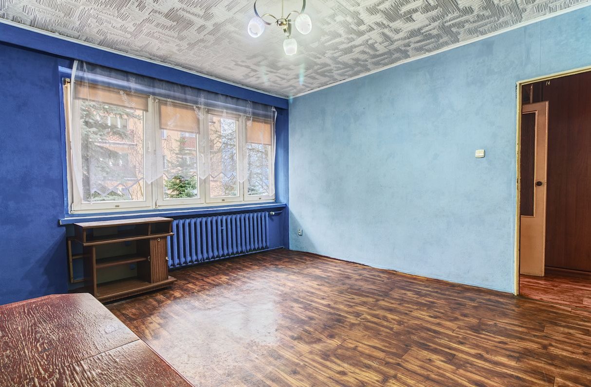 3 pokoje na osiedlu kwiatowym do remontu