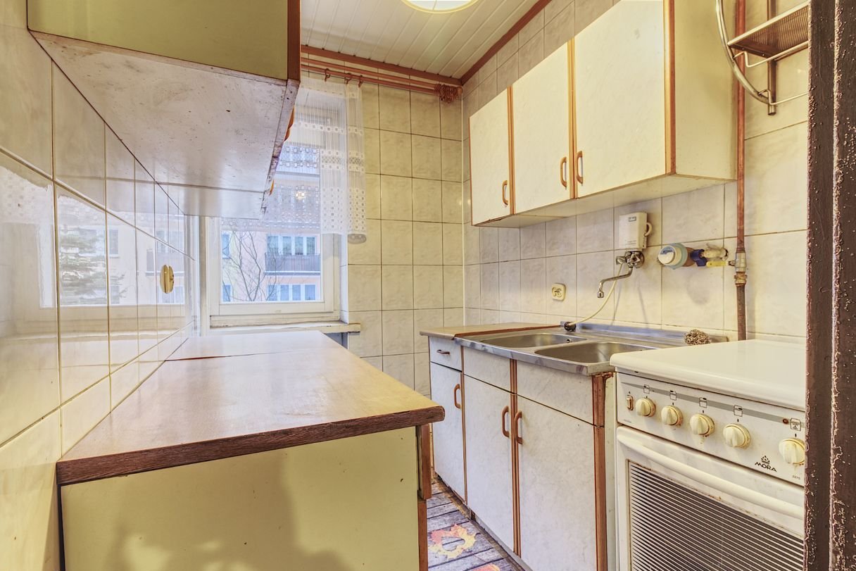 3 pokoje na osiedlu kwiatowym do remontu