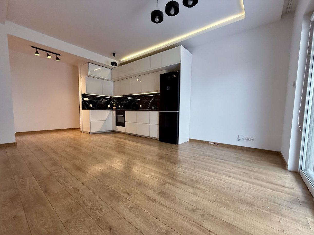 3 pokoje 58m² z dużym ogrodem 74m² i miejscem parkingowym