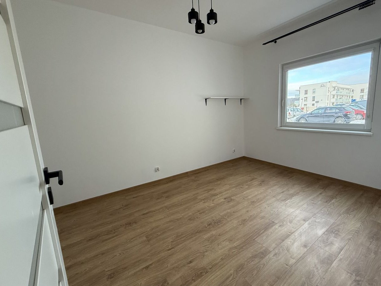 3 pokoje 58m² z dużym ogrodem 74m² i miejscem parkingowym