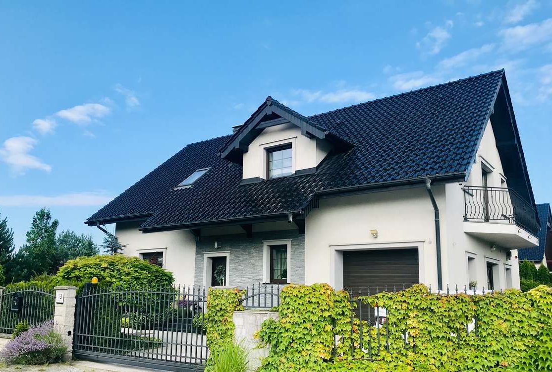 Dom w Chrząstawie Małej| wysoki standard | las | stacja kolejowa