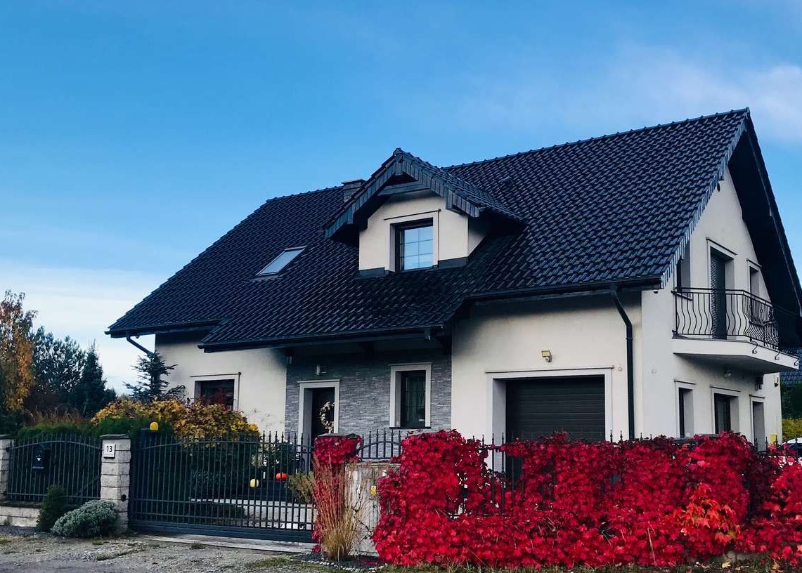 Dom w Chrząstawie Małej| wysoki standard | las | stacja kolejowa