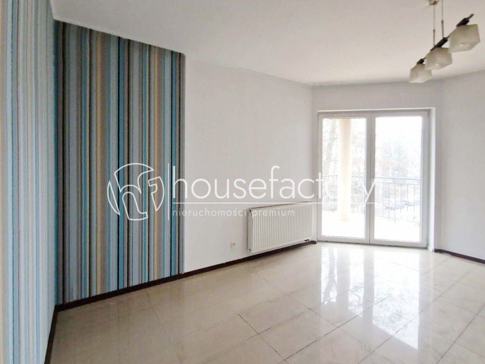 2 pokoje w ogrodzonym budynku na Zarzewie