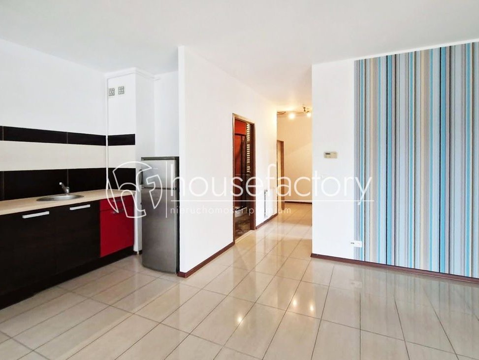 2 pokoje w ogrodzonym budynku na Zarzewie