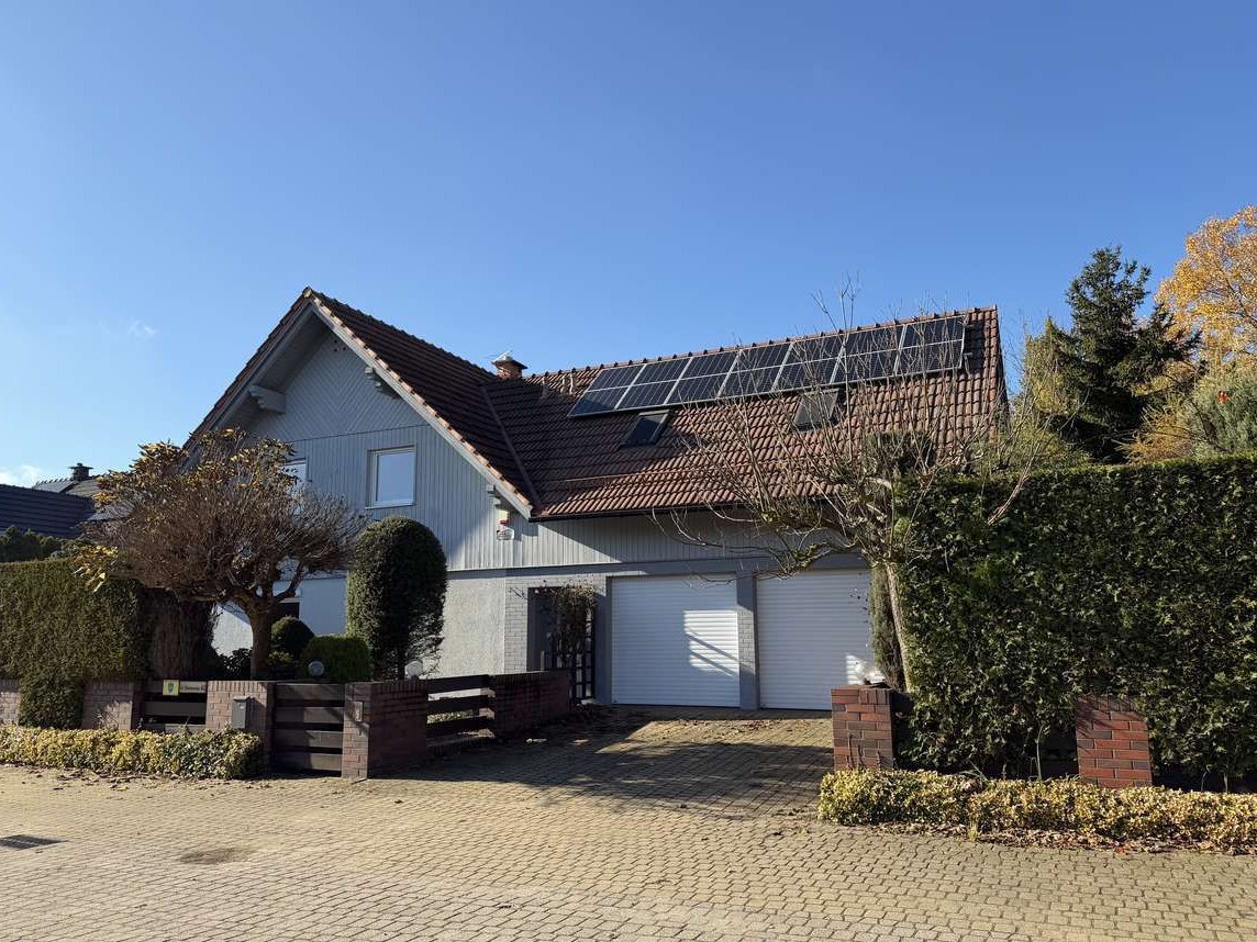 Dom z pompą ciepła, PV i magazynem energii, Paprocany Z1