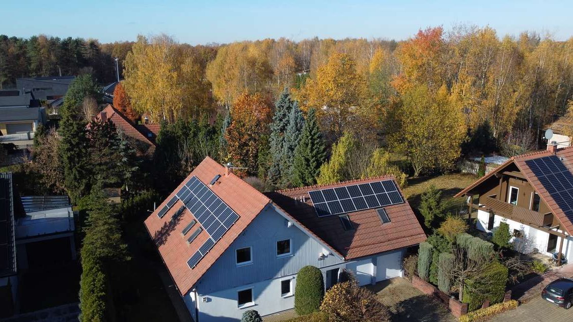 Dom z pompą ciepła, PV i magazynem energii, Paprocany Z1