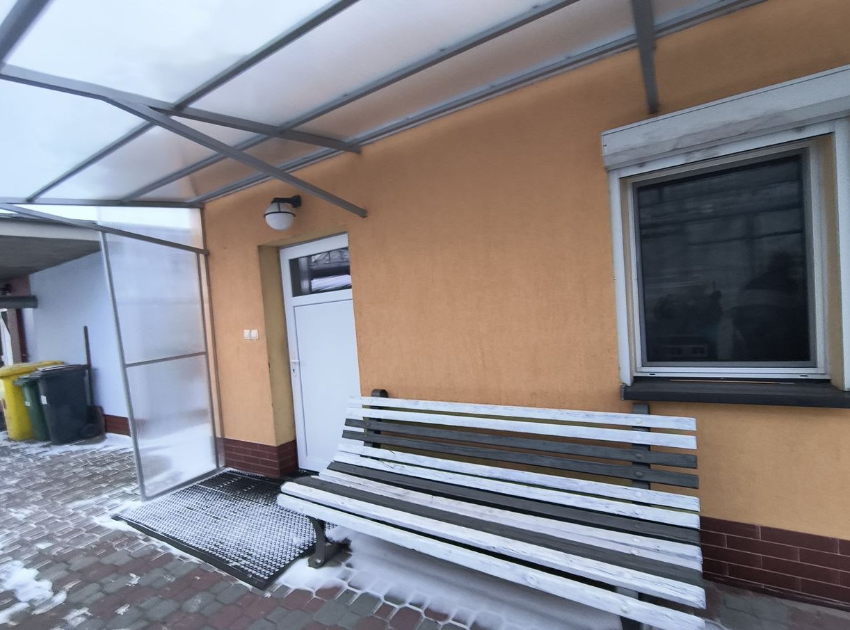 Dom jednorodzinny z dużą działką, szklarnia– Babimost