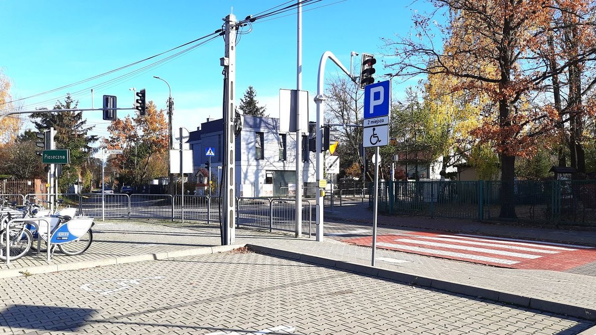 Nietuzinkowa architektura! Nieruchomość z potencjałem! Zalesie Dolne!