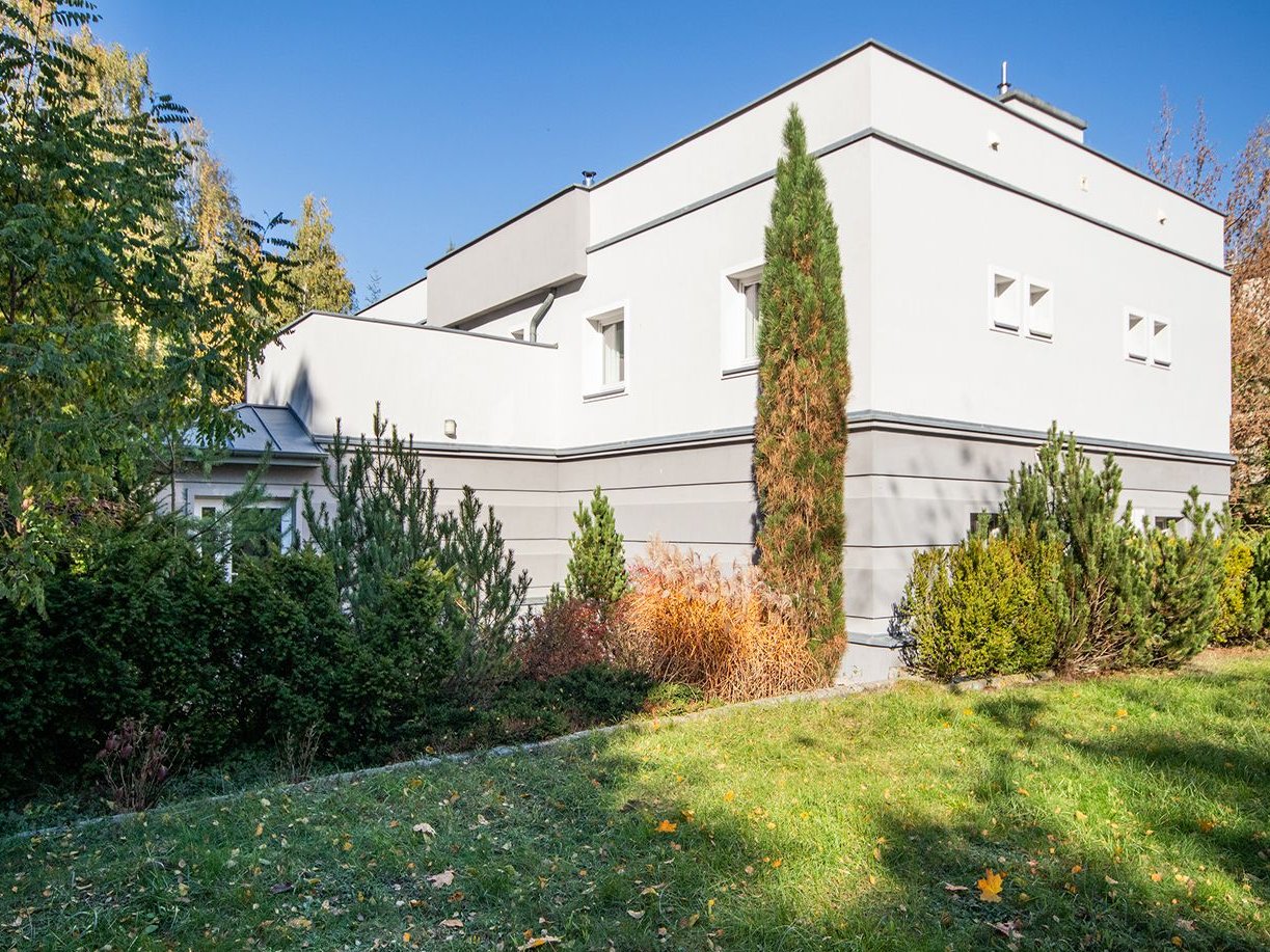 Nietuzinkowa architektura! Nieruchomość z potencjałem! Zalesie Dolne!