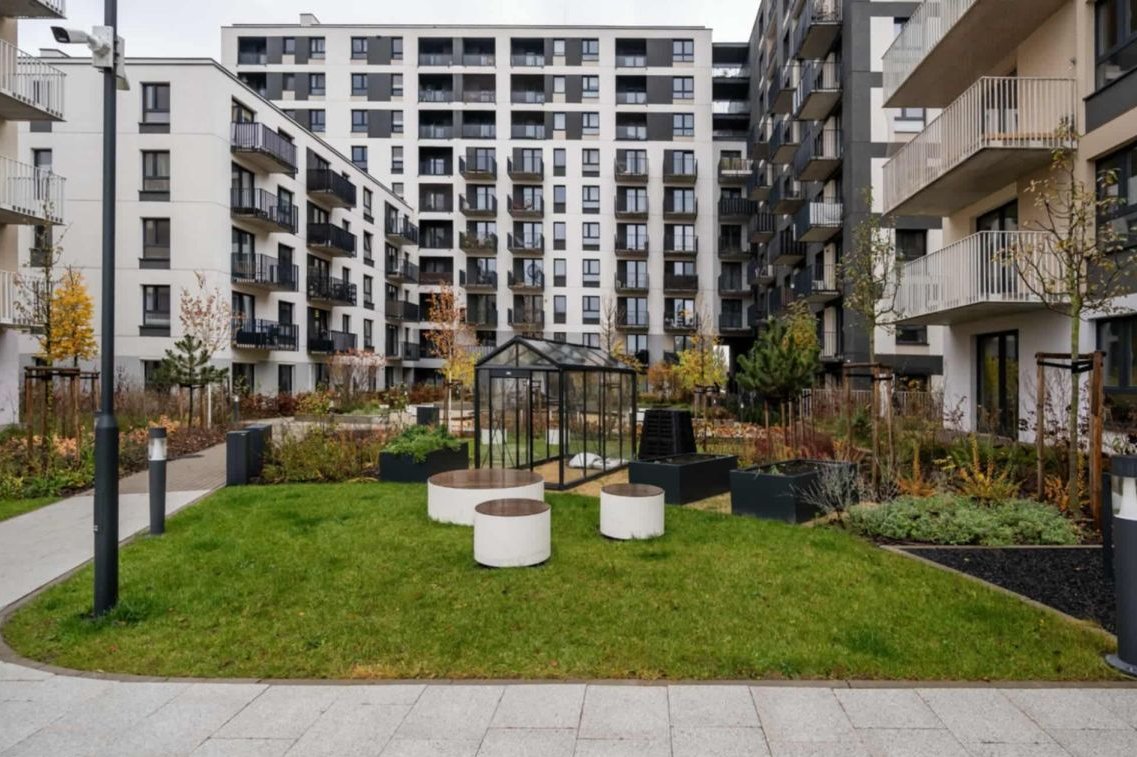 NA Już, ogródek, komórka, miejsce postojowe