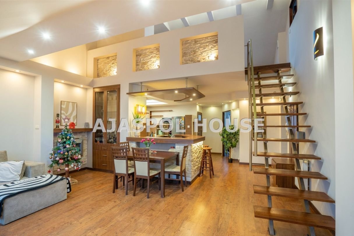 Dwupoziomowe antresola Nowe Miasto * m. parking.