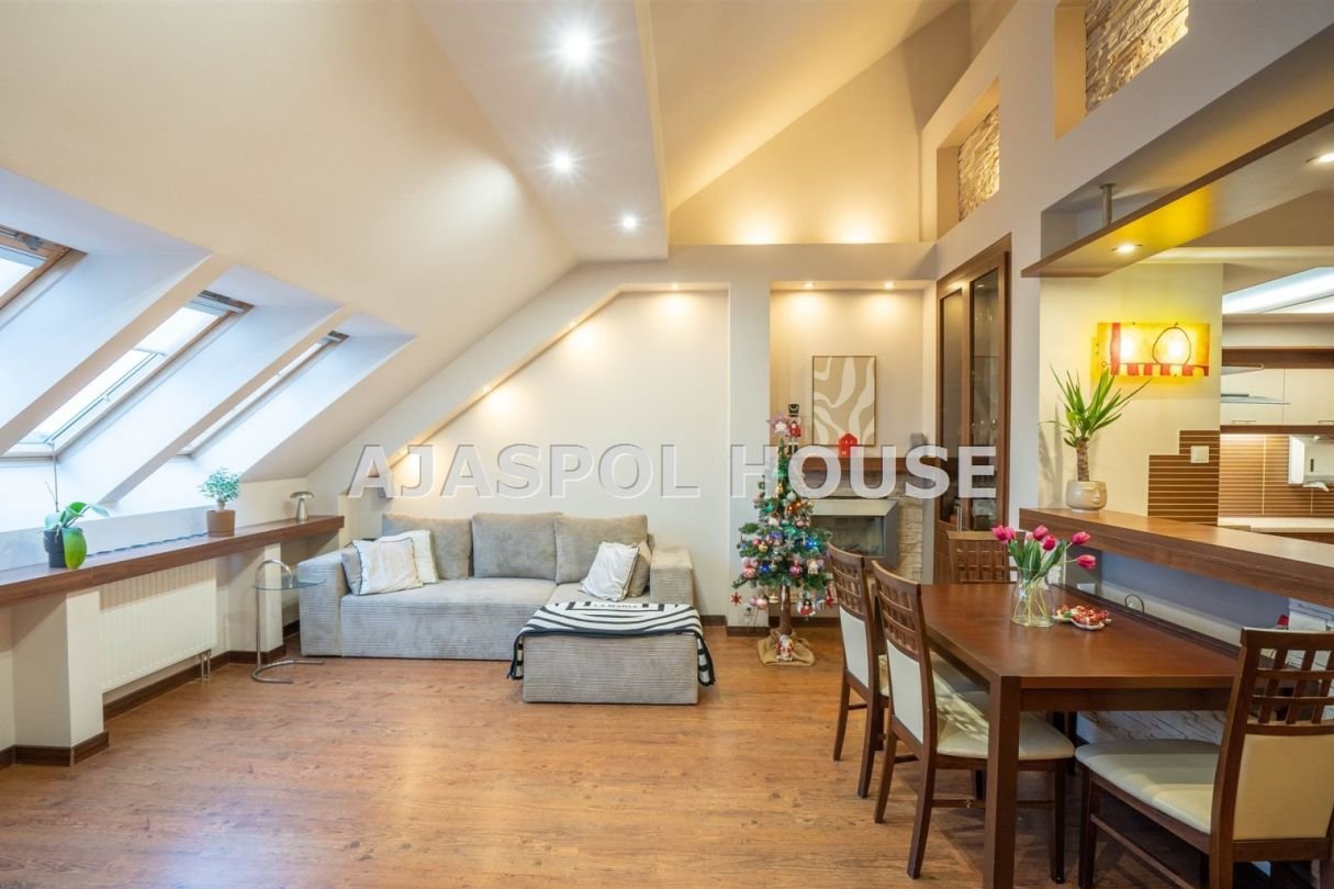 Dwupoziomowe antresola Nowe Miasto * m. parking.