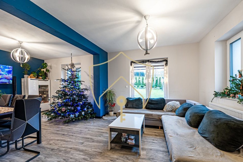 Dom z budynkiem gospodarczym na dużej działce