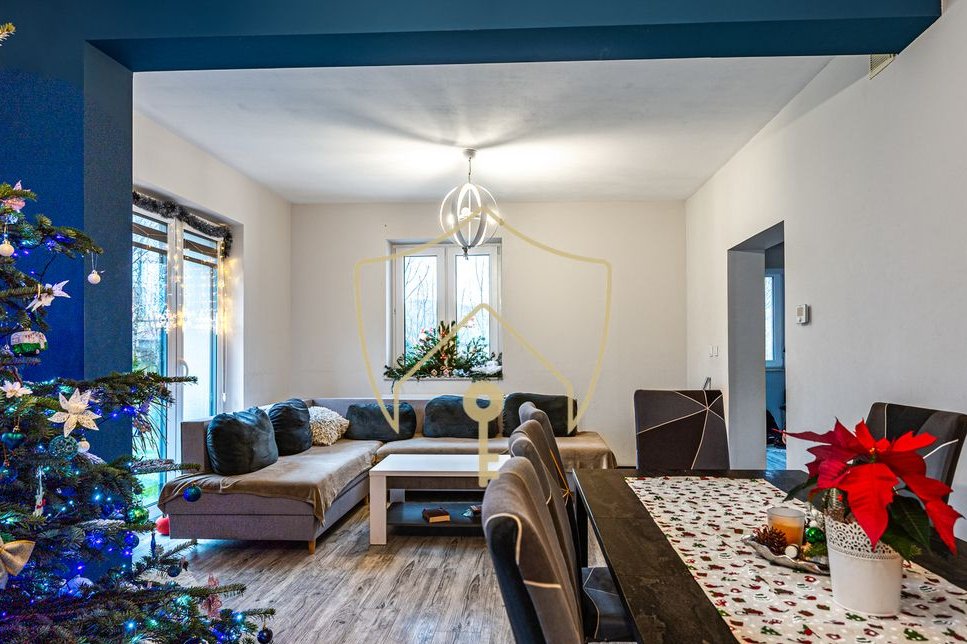 Dom z budynkiem gospodarczym na dużej działce