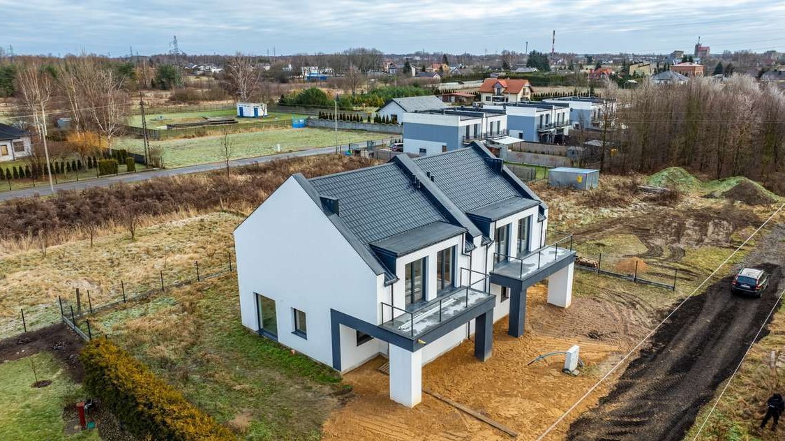 NOWY BLIŹNIAK I DUŻE PRZESZKLENIA I TARAS - Zduńska Wola, Opiesin