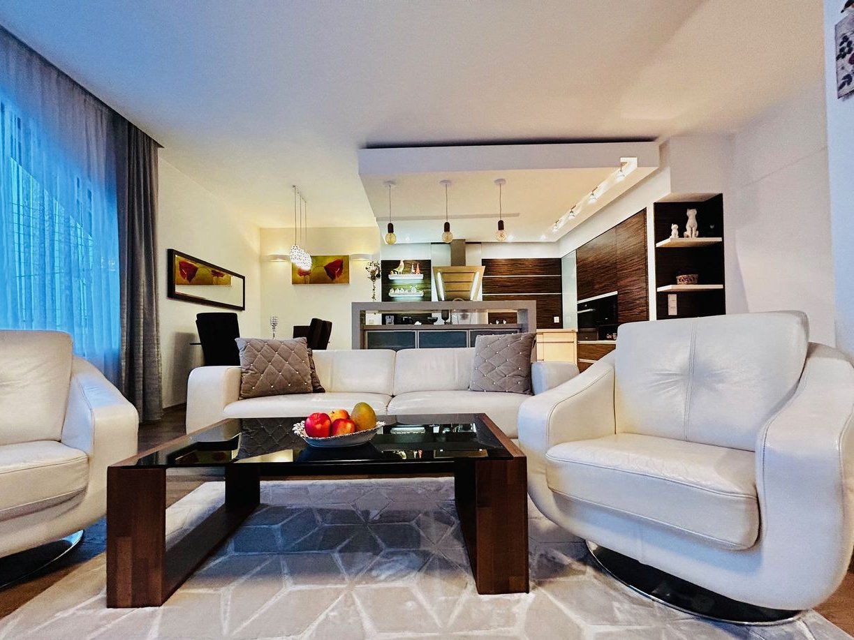 GOTOWA INWESTYCJA- Dom + Mieszkanie + 3 Lokale użytk -Osobne wejścia!