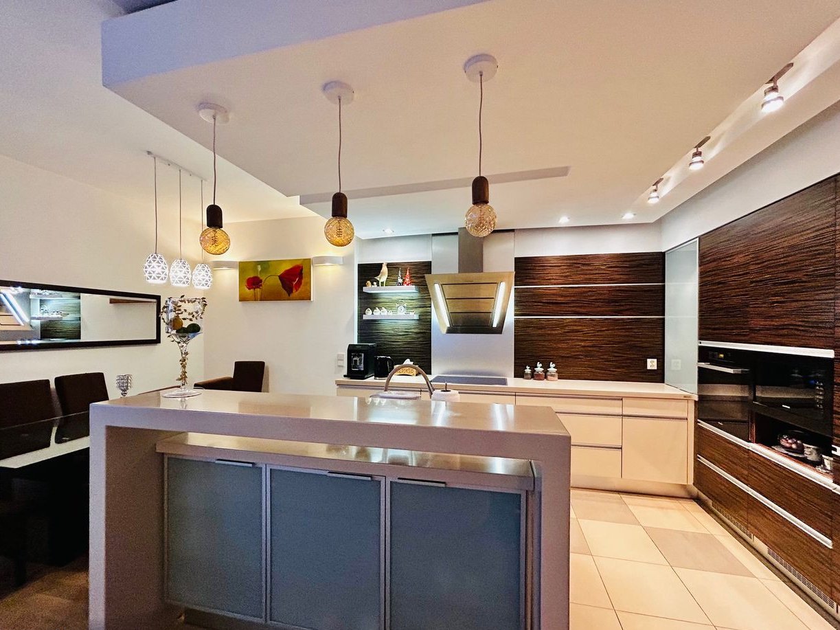 GOTOWA INWESTYCJA- Dom + Mieszkanie + 3 Lokale użytk -Osobne wejścia!