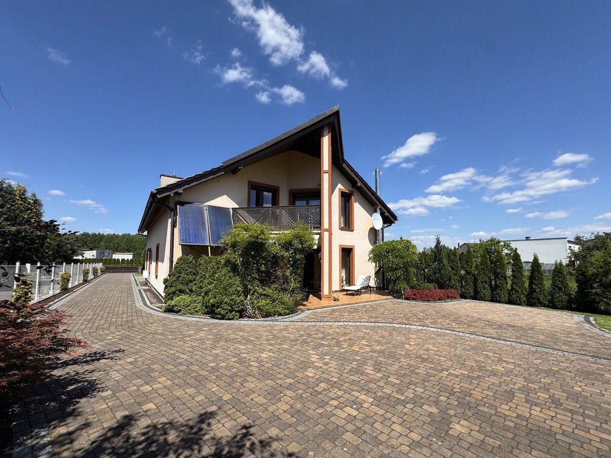 Zamieszkaj od ręki w wygodnym domu z podwójnym garażem.