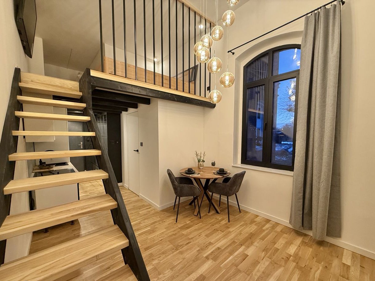 BEZPOŚREDNIO Kawalerka z antresolą, dojazd 13 min do Dworca Głównego