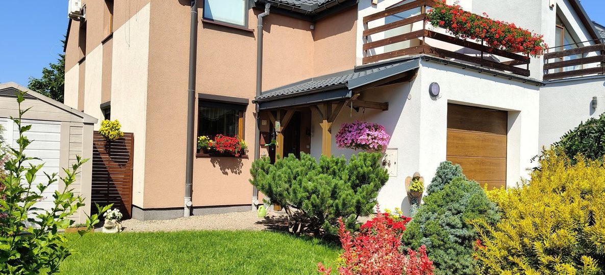 Słoneczny i wygodny dom jednorodzinny.