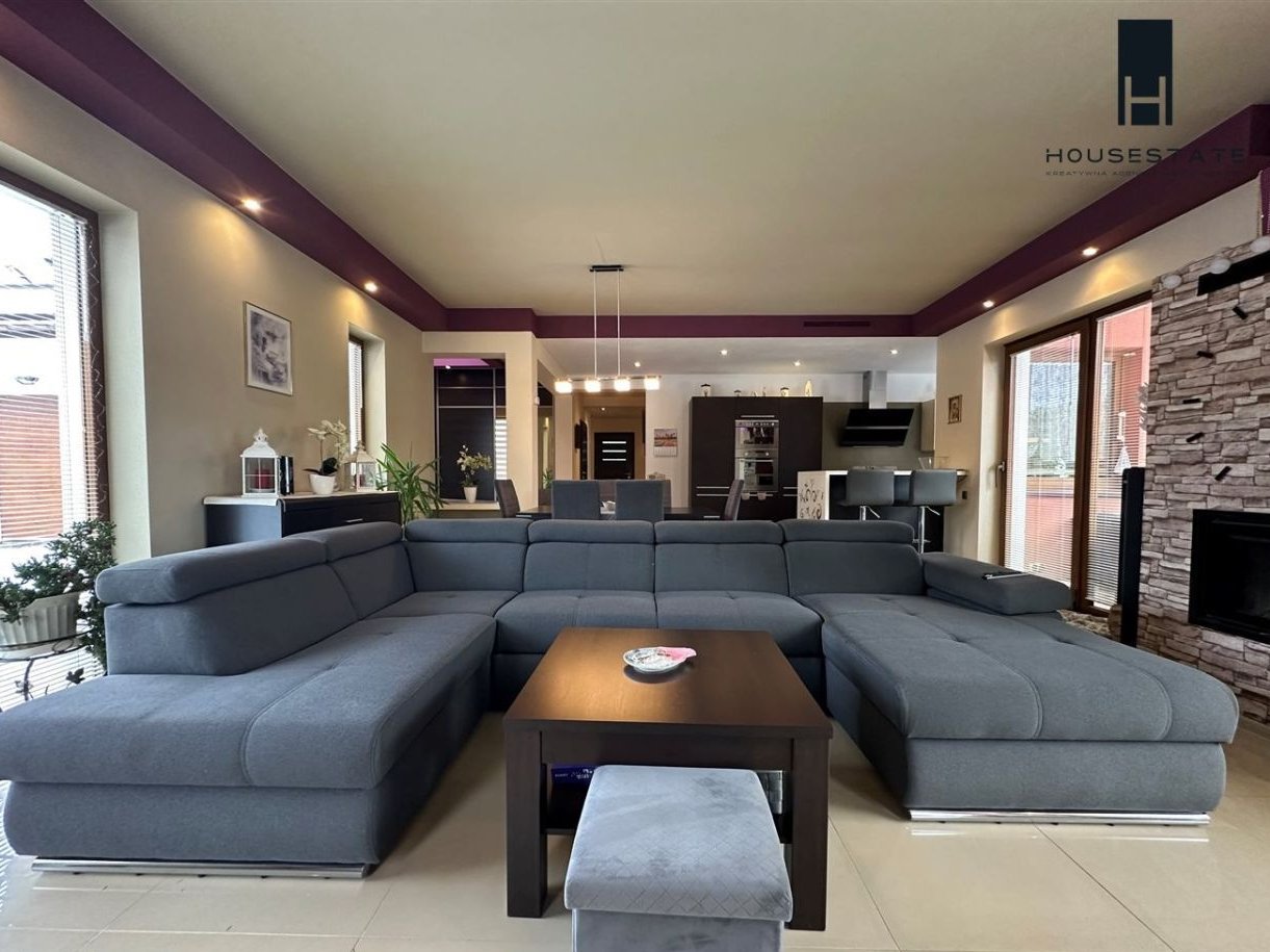 Dom parterowy z 2014 r. z zadbanym ogrodem