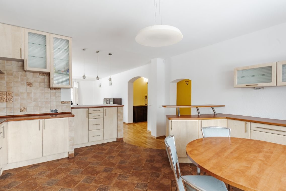 Włochy | dom 6 pokoi | piękny ogród | garaż |