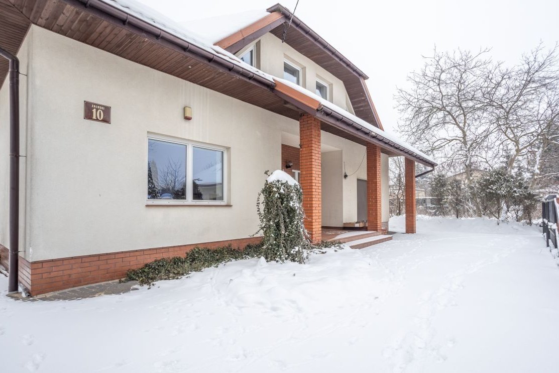 Włochy | dom 6 pokoi | piękny ogród | garaż |