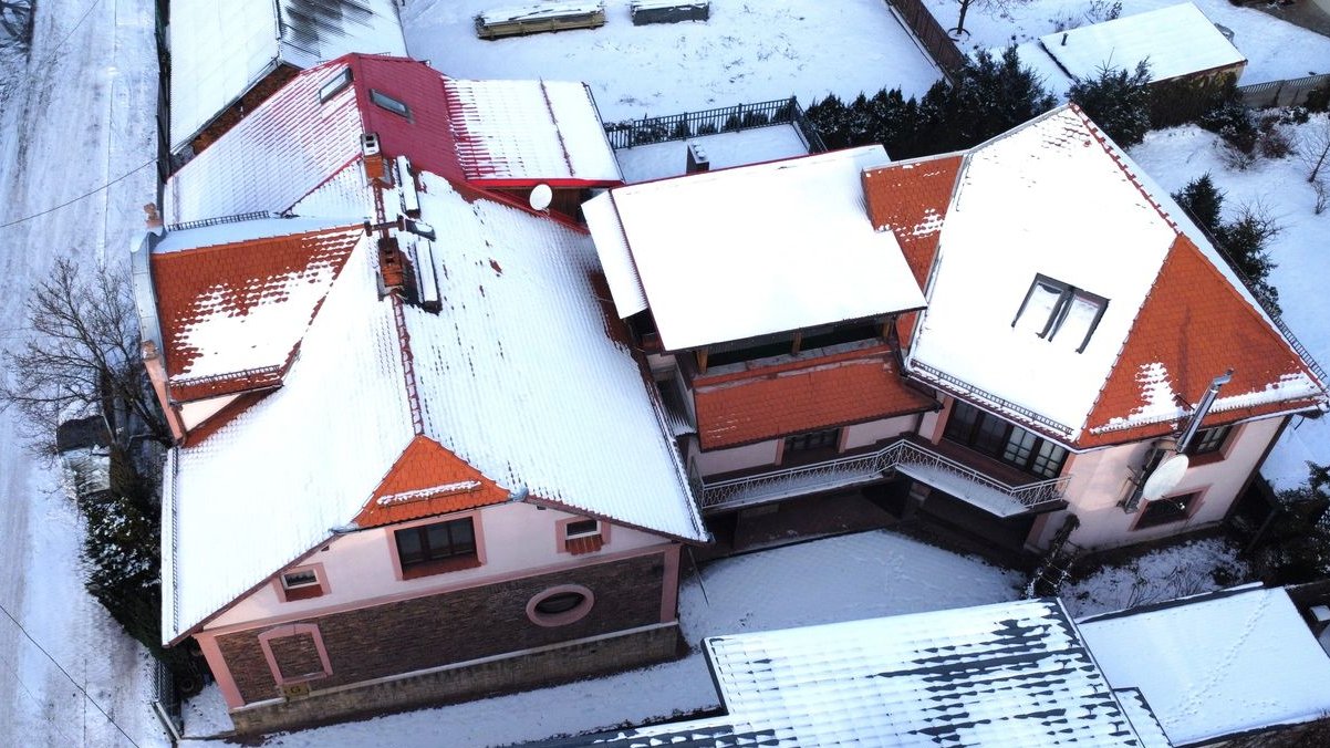 NIETUZINKOWY DOM Z MOŻLIWOŚCIĄ PODZAŁU NADAJĄCY SIĘ NA SIEDZIBĘ FIRMY.