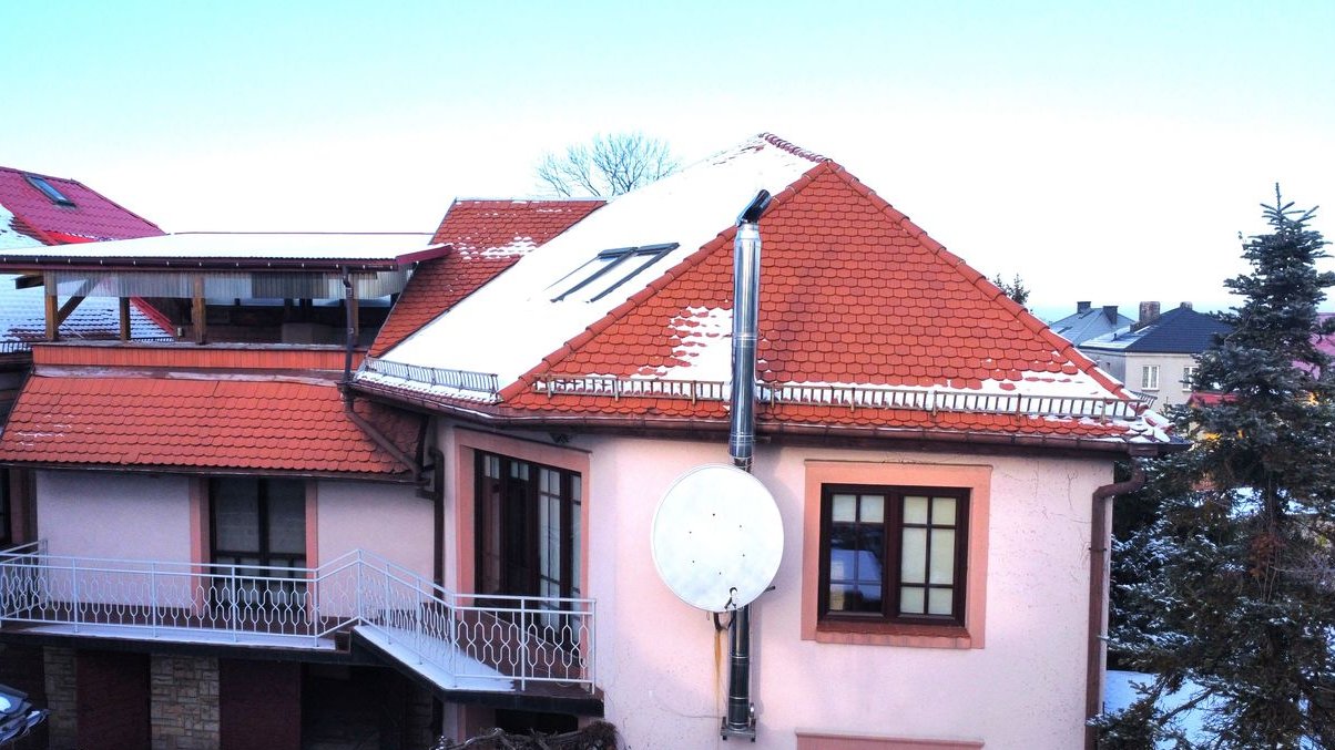 NIETUZINKOWY DOM Z MOŻLIWOŚCIĄ PODZAŁU NADAJĄCY SIĘ NA SIEDZIBĘ FIRMY.