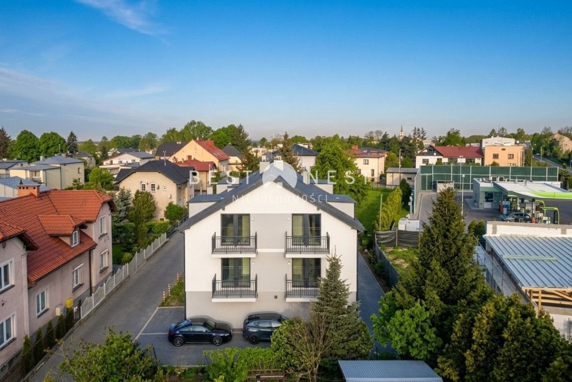 Gotowe trzypokojowe mieszkanie z dużym garażem