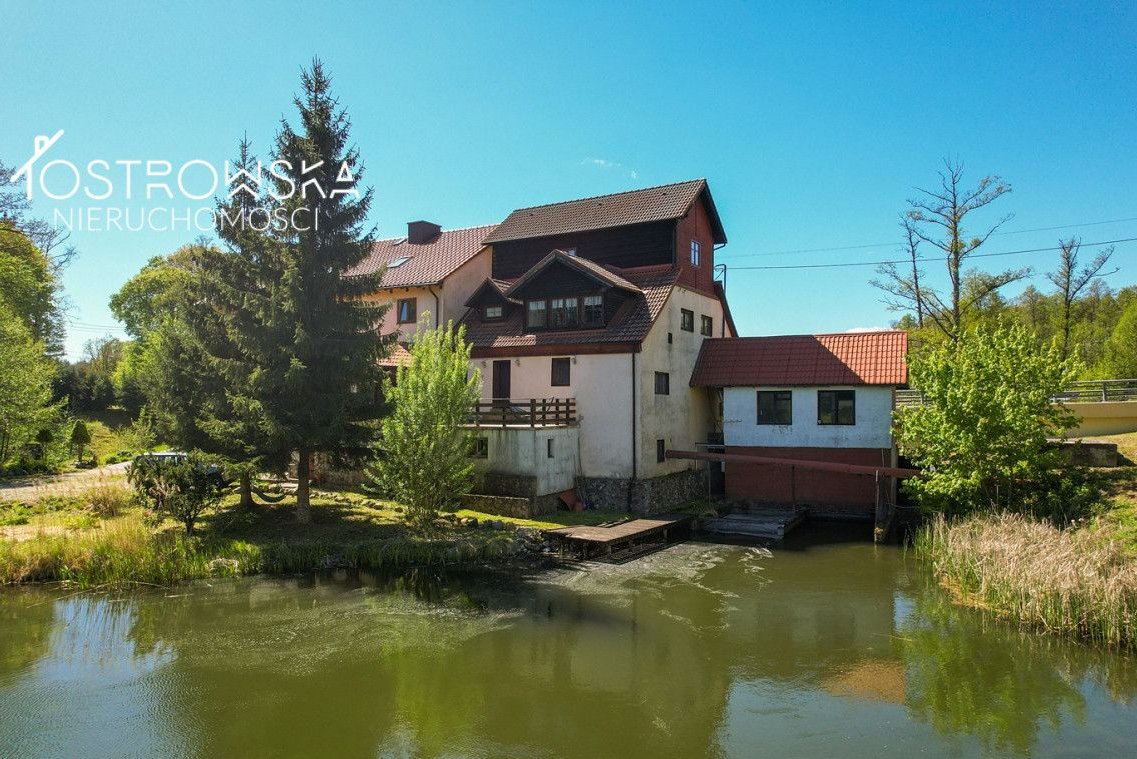 Budynek/Na wyspie/szlak Krutyni/hotelowo-restaurac