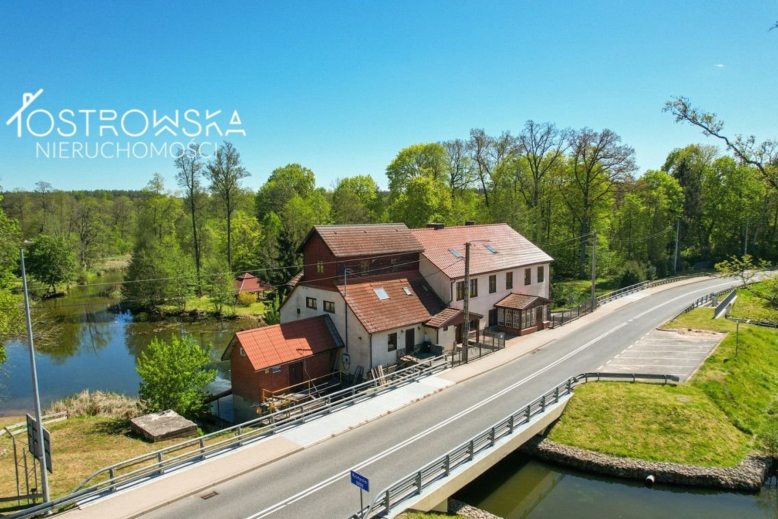 Budynek/Na wyspie/szlak Krutyni/hotelowo-restaurac