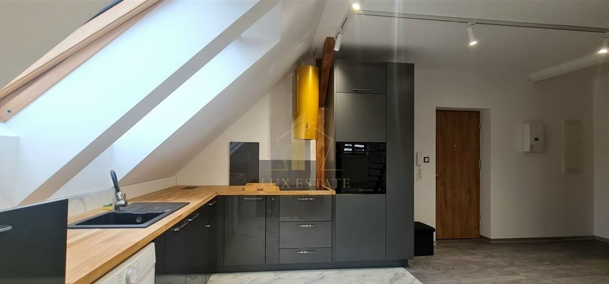 ---Słoneczne przestronne wnętrza z potencjałem ---