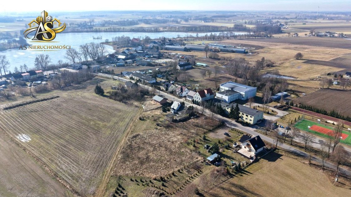 Dom dwulokalowy blisko jeziora