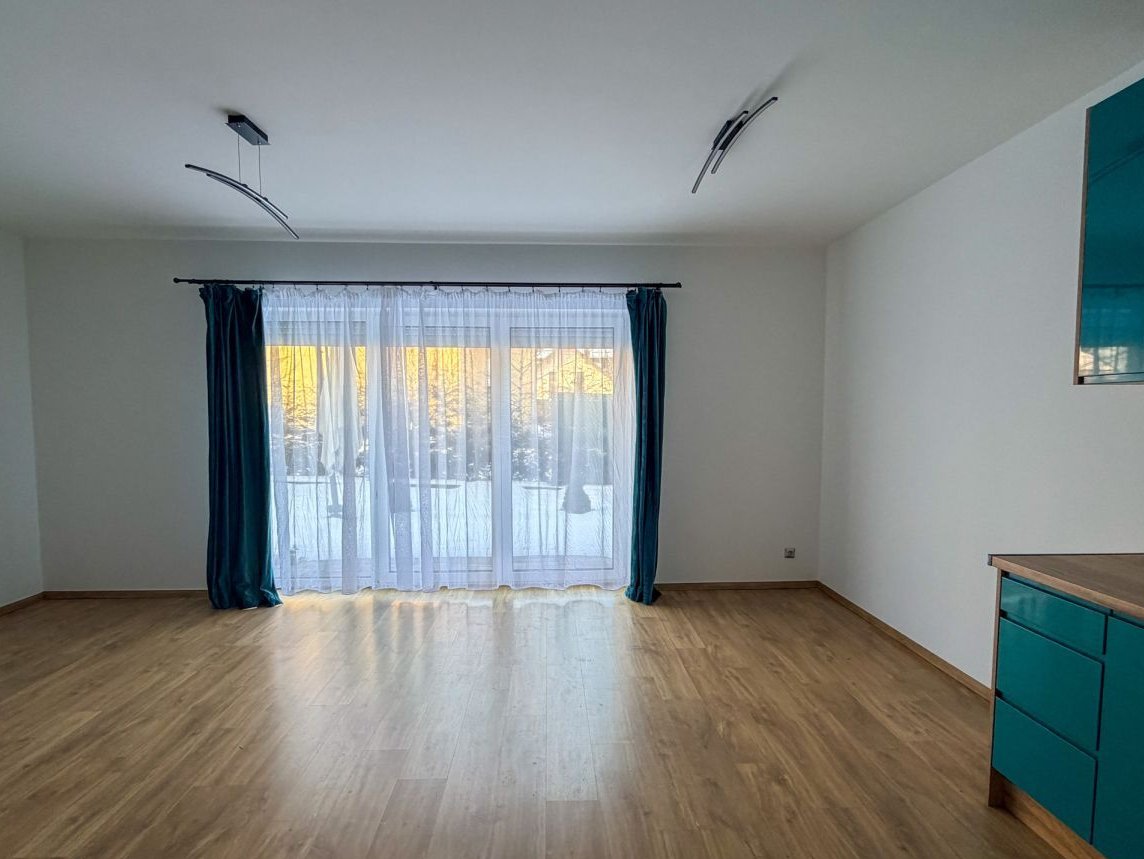 Bliźniak z ogródkiem w pobliżu Wieliczki