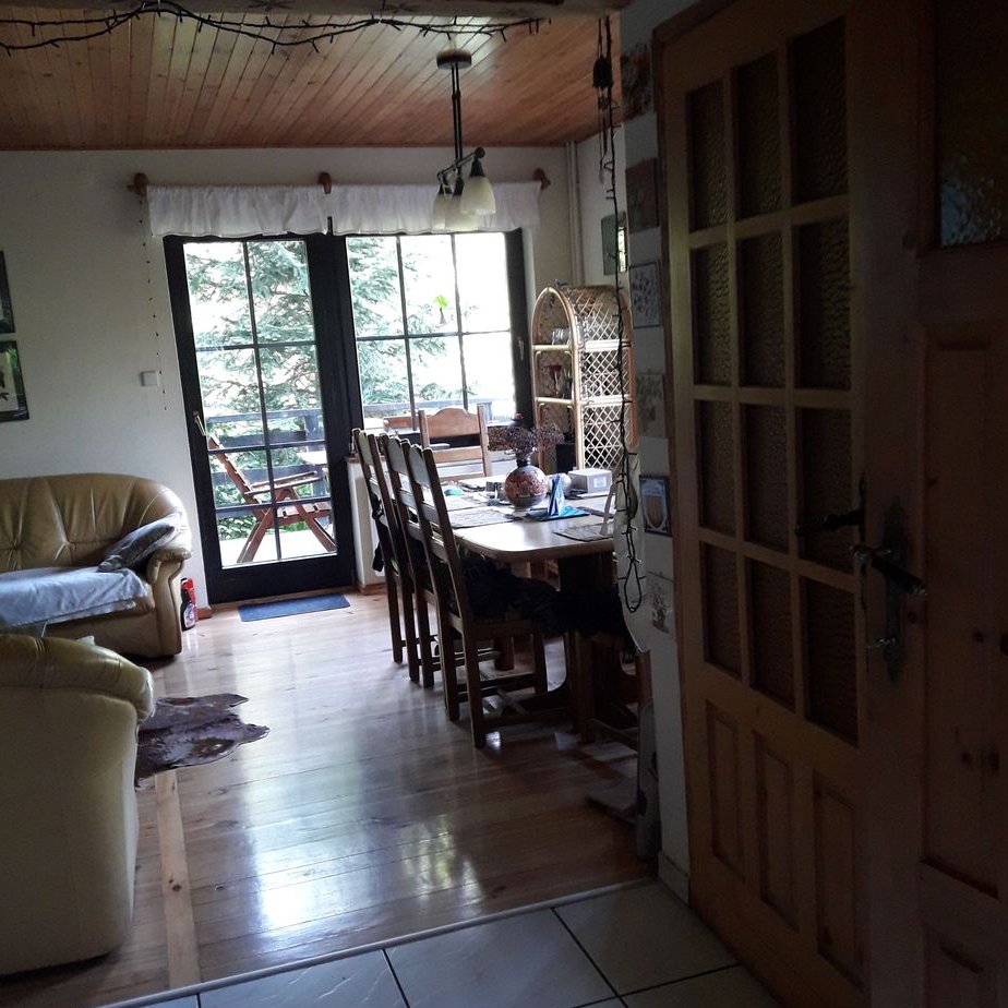 Wolnostojący dom w spokojnej wsi z garażem i dużą działką