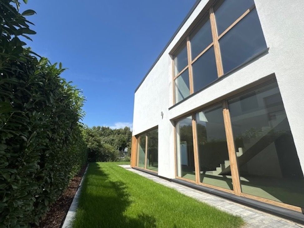 Dom z podwójną ścianą, pompa ciepła, trzy łazienki, antresola