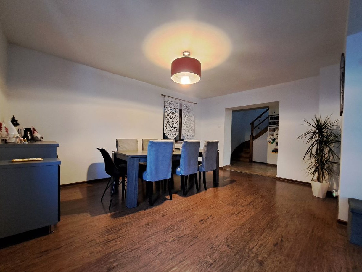 Wolnostojący dom w Uciechowie