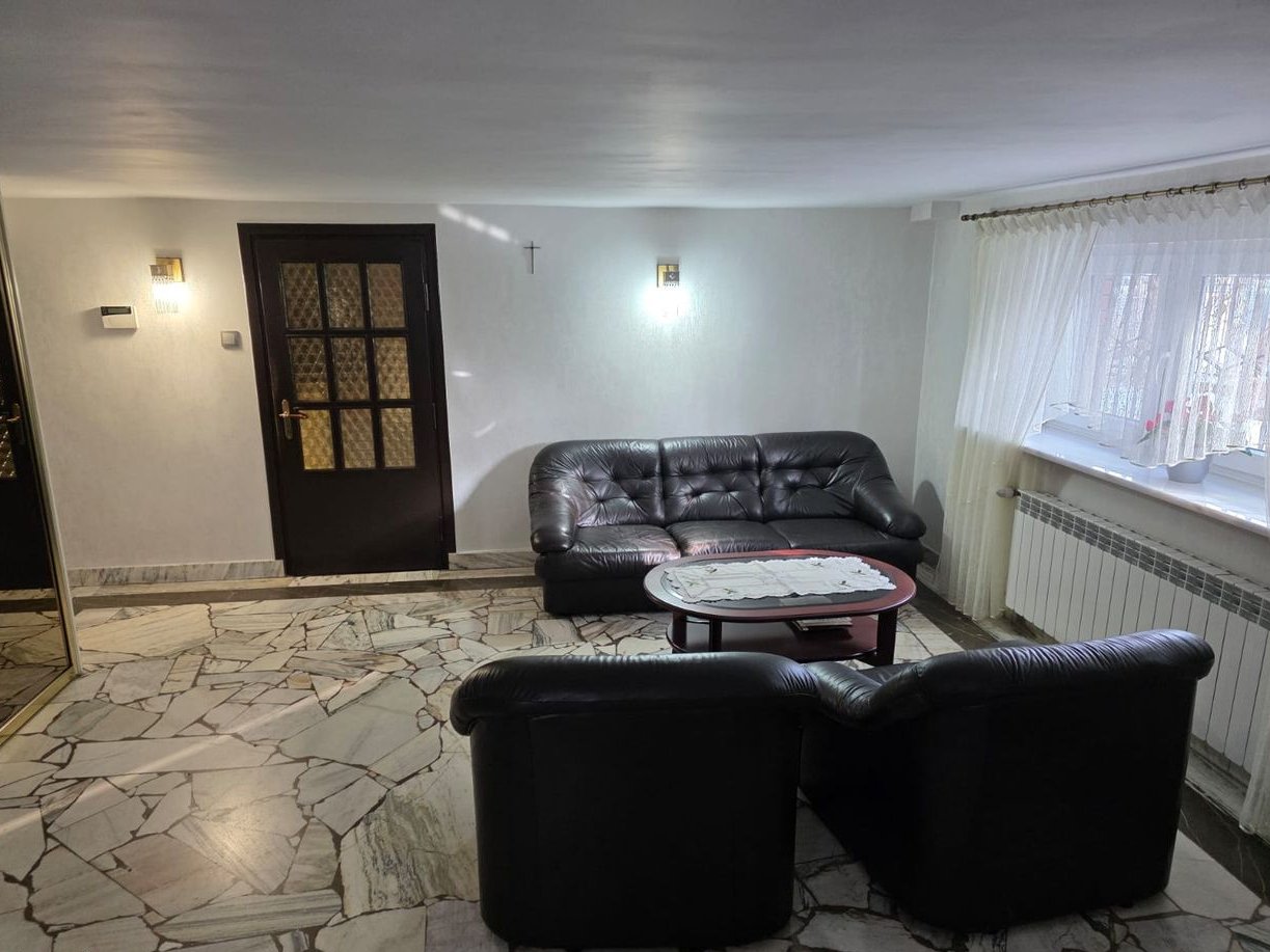 Dom z zakładem produkcyjnym Centrum