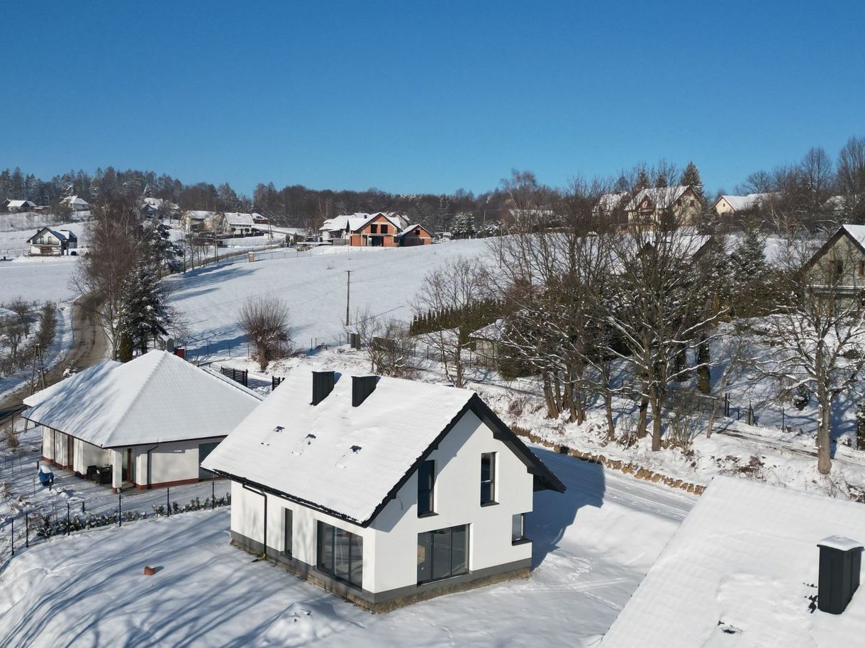 Energooszczędny Dom w Kobylcu | Miejska Kanalizacja | Bez PCC