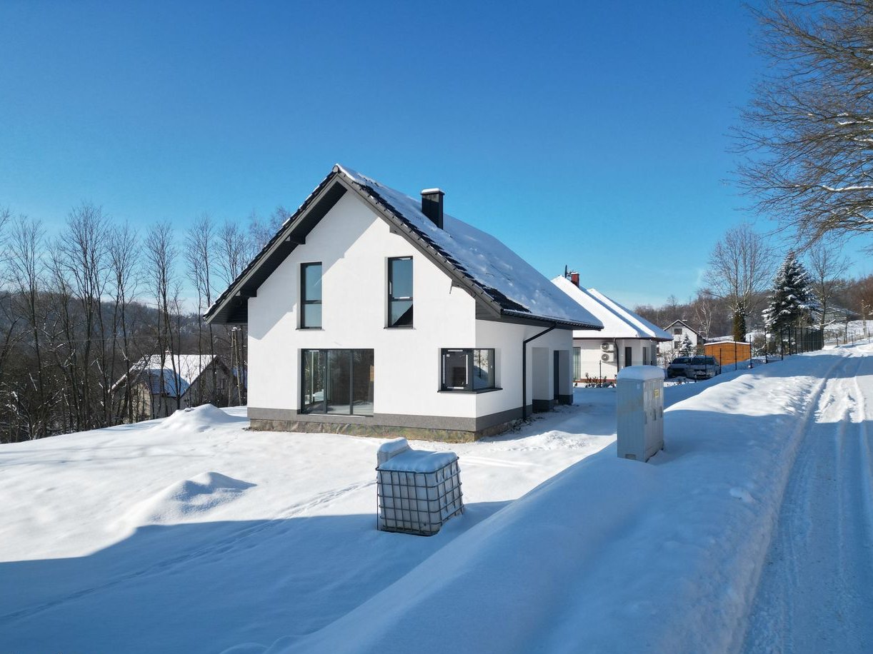 Energooszczędny Dom w Kobylcu | Miejska Kanalizacja | Bez PCC