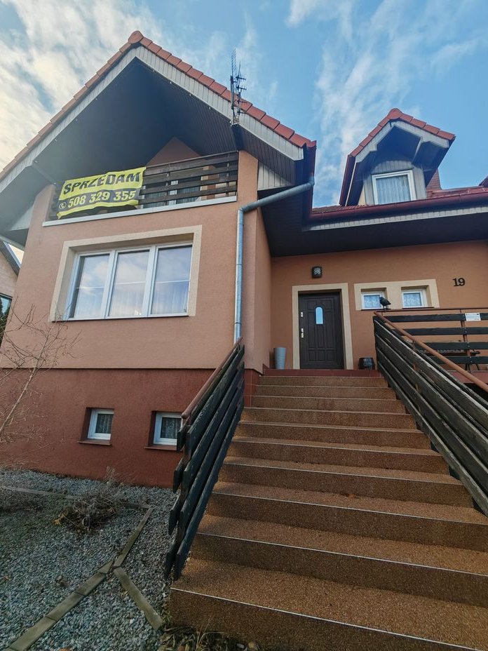 Do sprzedania dom w zabudowie bliźniaczej z garażem 240m2