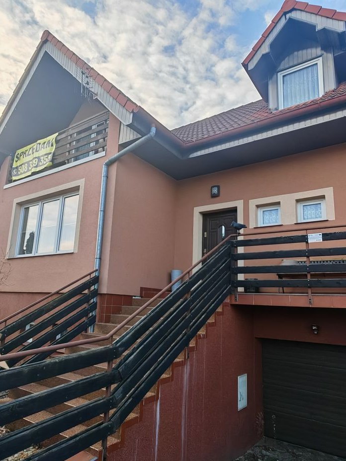 Do sprzedania dom w zabudowie bliźniaczej z garażem 240m2