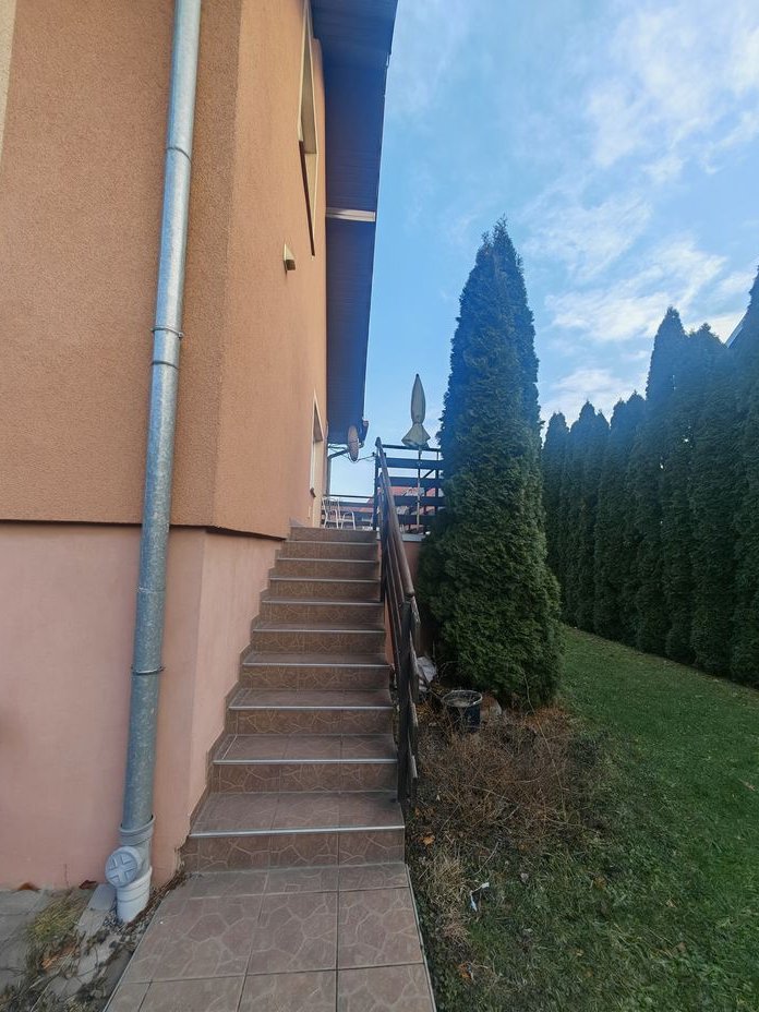 Do sprzedania dom w zabudowie bliźniaczej z garażem 240m2