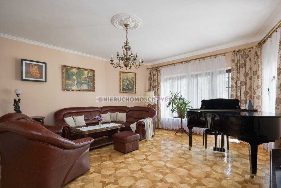 Duży Rodzinny dom na Włochach.