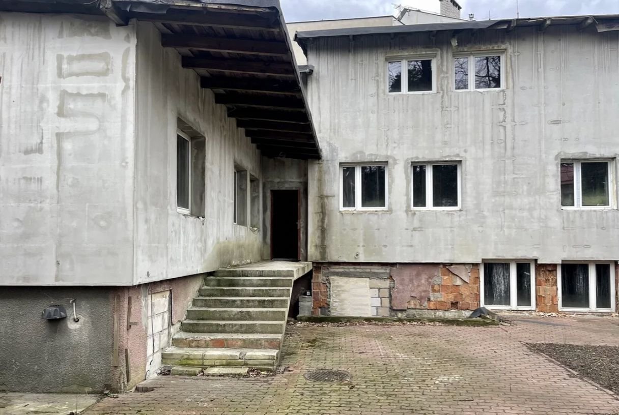 Duży budynek z potencjałem w Otwocku