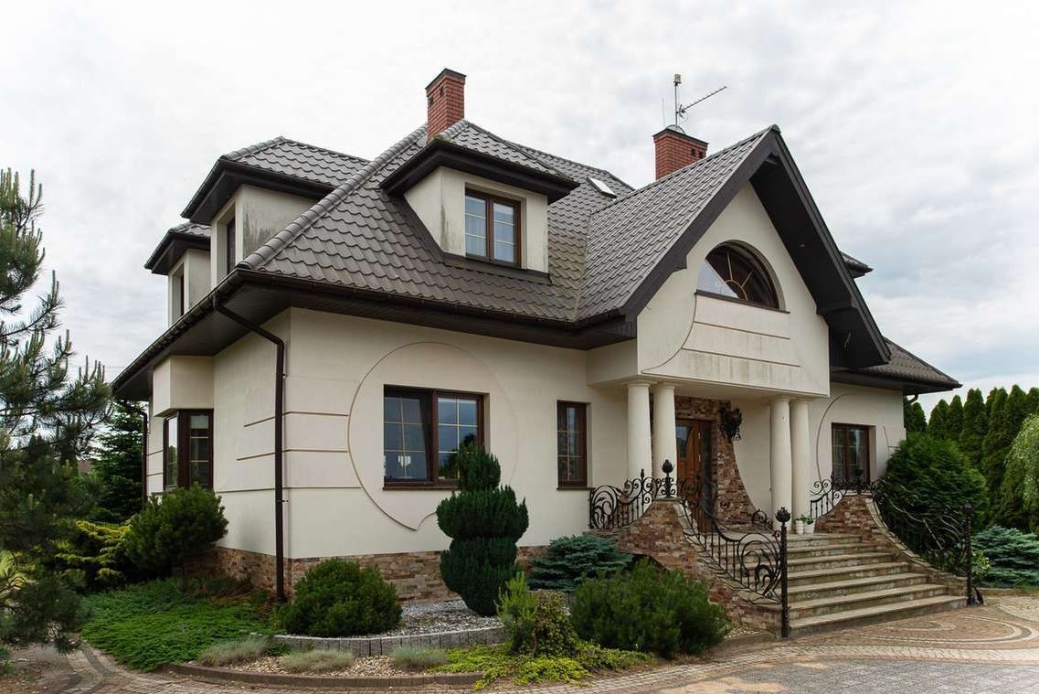 Dom z budynkiem produkcyjno-magazynowym