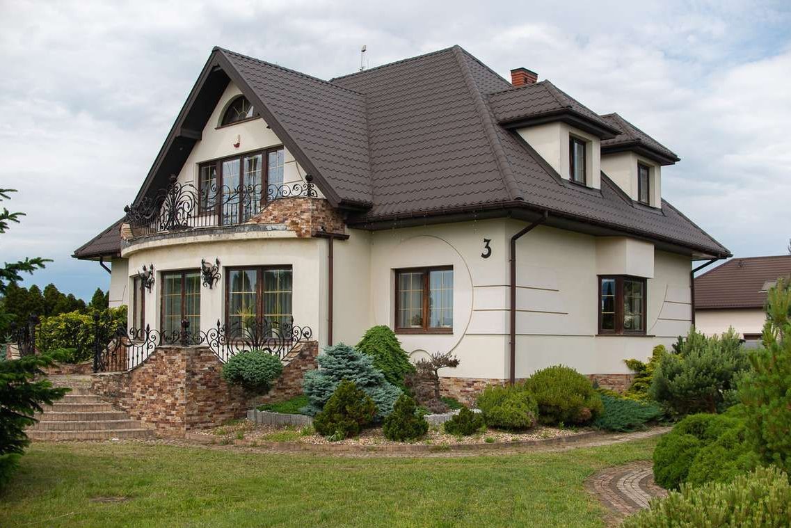 Dom z budynkiem produkcyjno-magazynowym