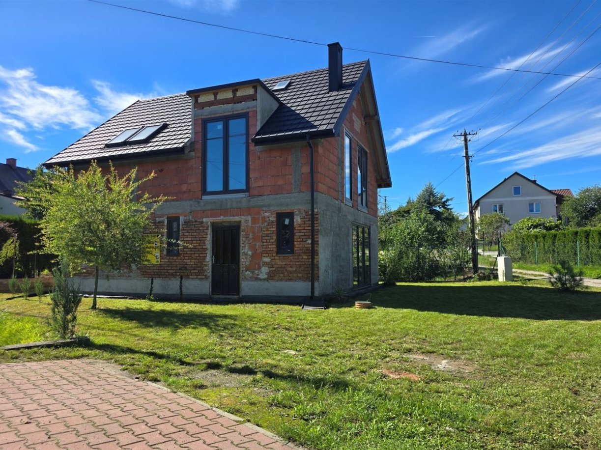 Mały dom wolnostojący, 1 km od Pkp Węgrzce Wielkie