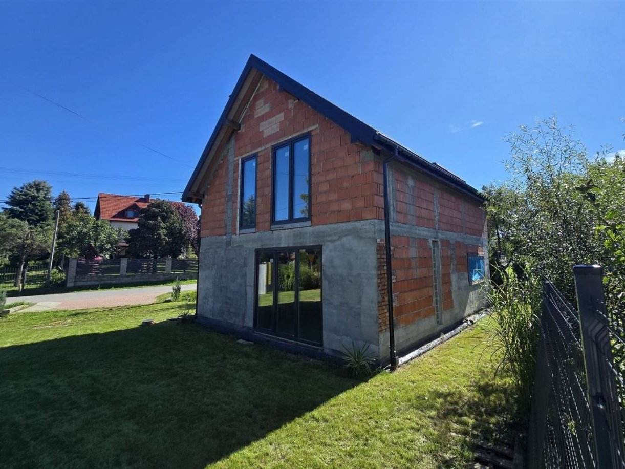 Mały dom wolnostojący, 1 km od Pkp Węgrzce Wielkie